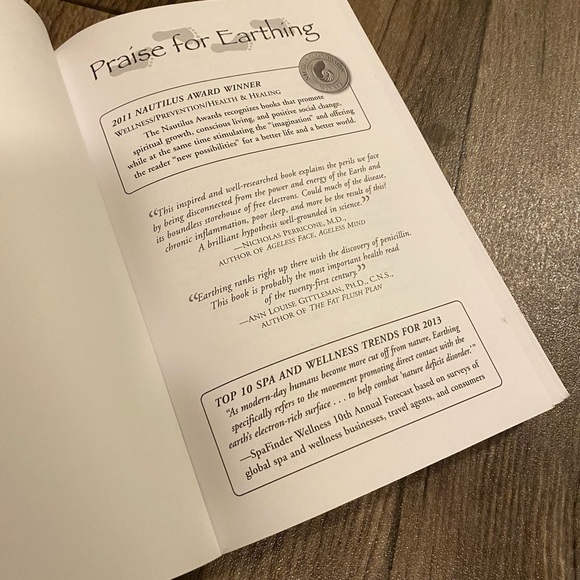 Earthing - The Most Important Health Discovery Ever! Book - Picture 5 of 6